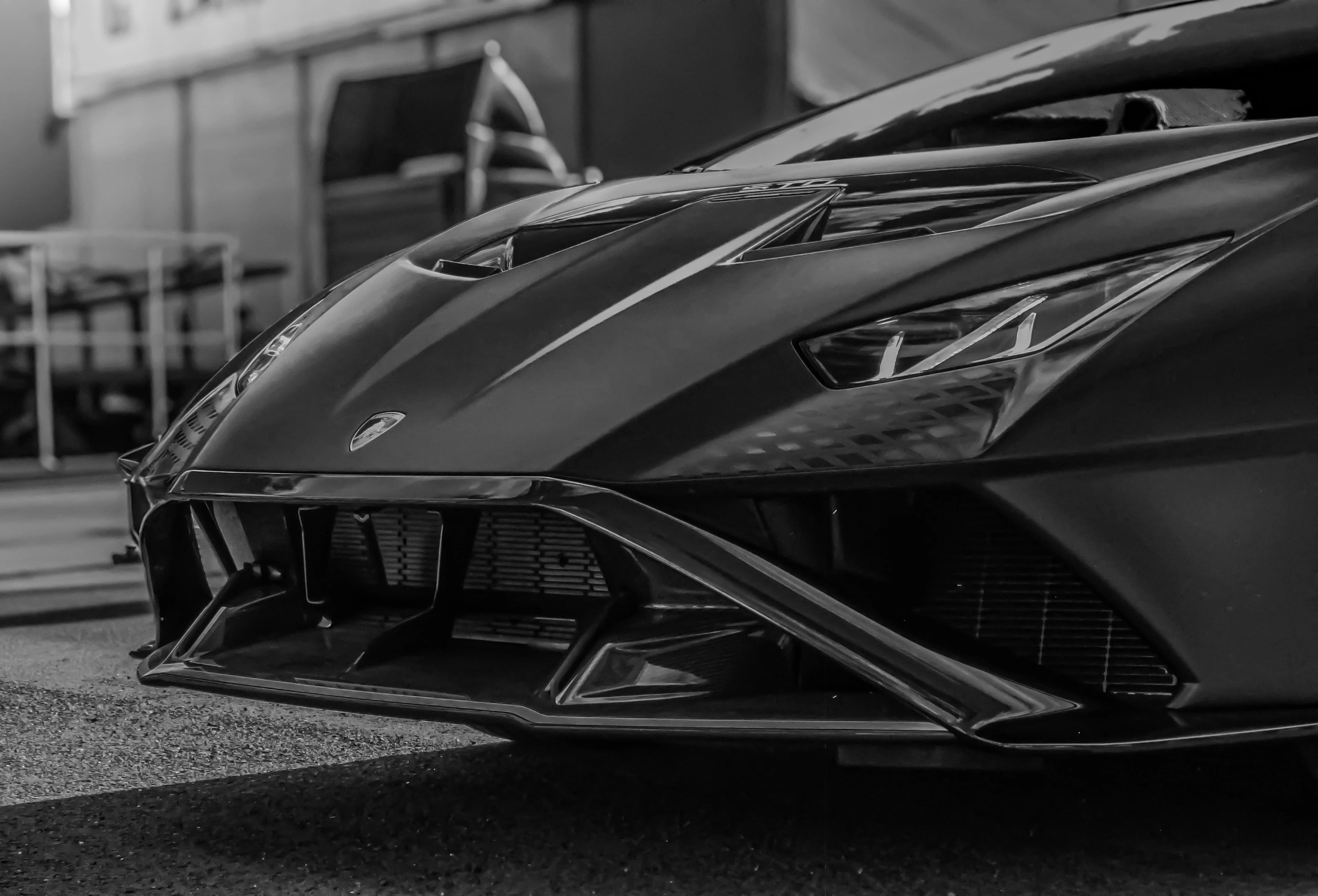 Lamborghini em pista capturada em alta velocidade